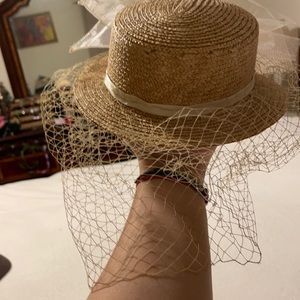 Mini straw hat with veil
